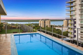 The Midas Touch Rooftop Pool & Free Parking
